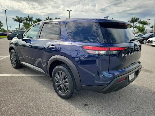 2022 Nissan Pathfinder S 2WD