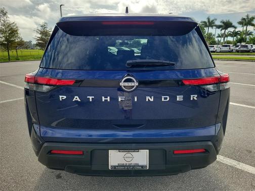 2022 Nissan Pathfinder S 2WD