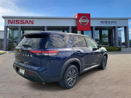 2022 Nissan Pathfinder S 2WD