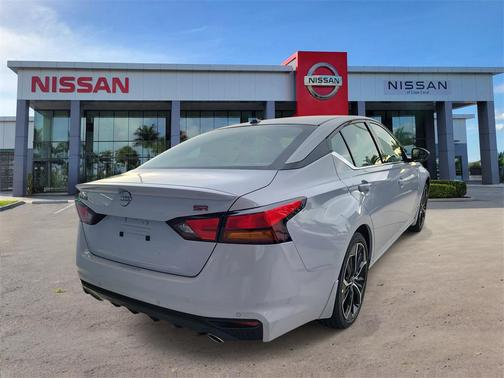 2025 Nissan Altima SR FWD