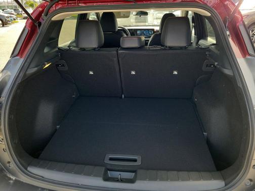Gun Metallic/Scarlet Ember Tintcoat 2026 Nissan Kicks SR