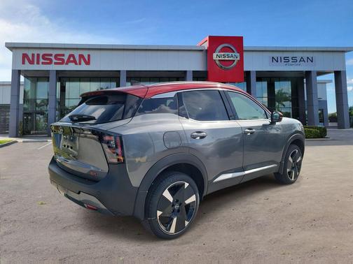 Gun Metallic/Scarlet Ember Tintcoat 2026 Nissan Kicks SR