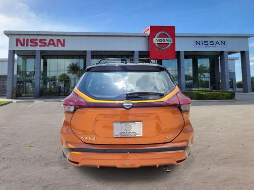 Monarch Orange Metallic/Super Black 2023 Nissan Kicks SR