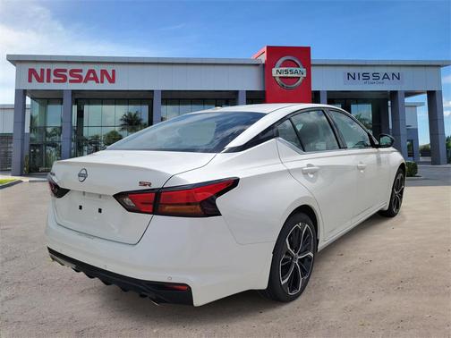 2025 Nissan Altima SR FWD