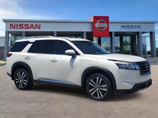 2023 Nissan Pathfinder Platinum 4WD