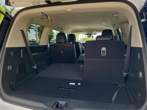 Aspen White Tricoat 2026 Nissan Armada SV