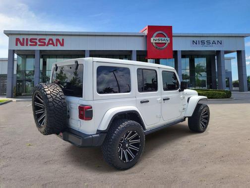 Bright White Clearcoat 2024 Jeep Wrangler 4-Door Sahara 4x4