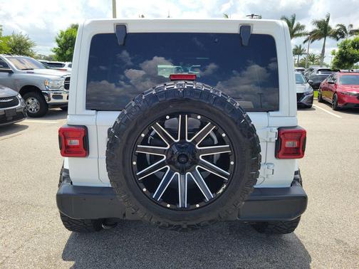 Bright White Clearcoat 2024 Jeep Wrangler 4-Door Sahara 4x4