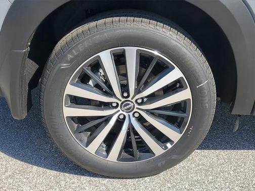 2025 Nissan Pathfinder Platinum FWD