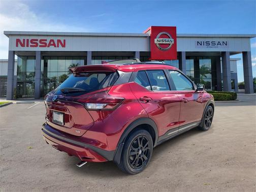2021 Nissan Kicks SR