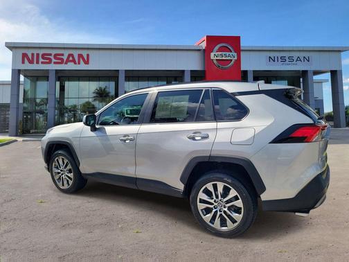 Silver Sky Metallic 2019 Toyota RAV4 Limited
