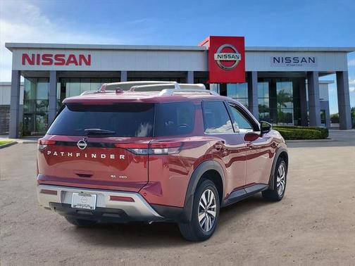 2023 Nissan Pathfinder SL 4WD