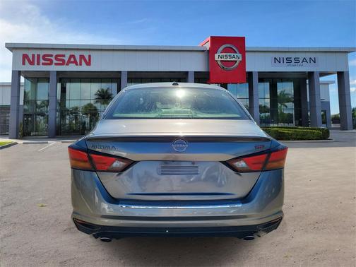 2023 Nissan Altima SR FWD
