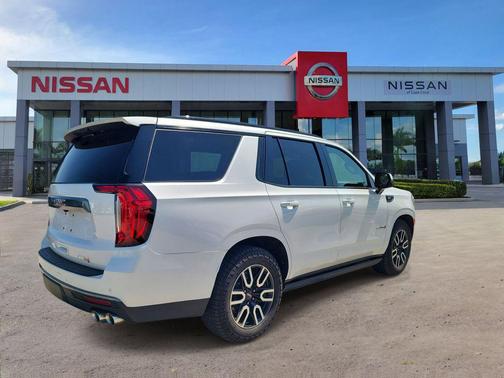 White Frost Tricoat 2023 GMC Yukon 4WD AT4