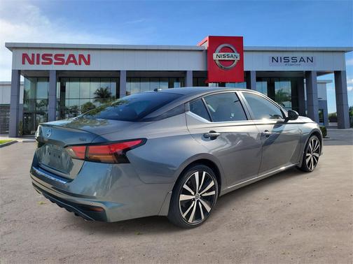 2021 Nissan Altima SR FWD