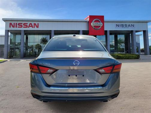 2021 Nissan Altima SR FWD