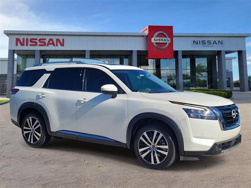 2023 Nissan Pathfinder Platinum FWD