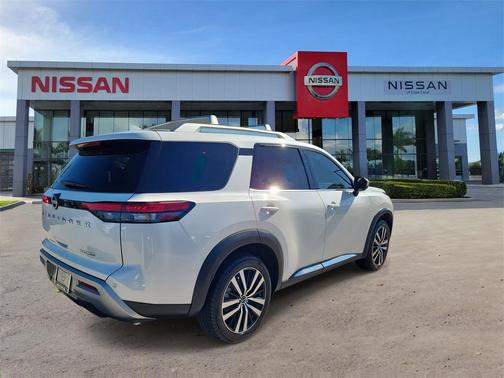 2023 Nissan Pathfinder Platinum FWD