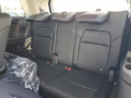 2025 Nissan Pathfinder SL FWD