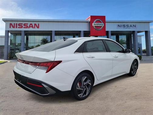 2025 Hyundai ELANTRA SEL