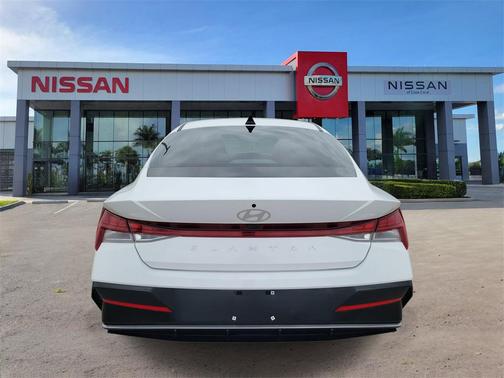 2025 Hyundai ELANTRA SEL