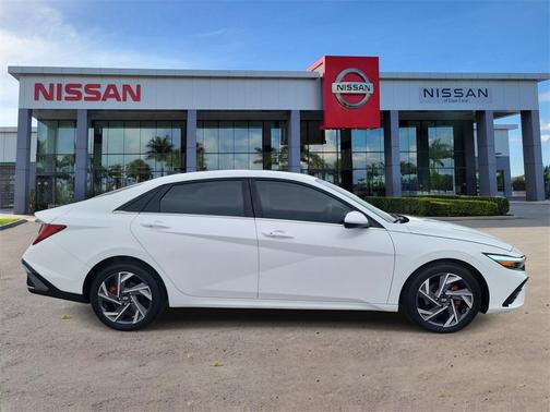 2025 Hyundai ELANTRA SEL