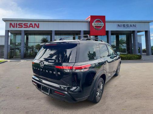 Super Black 2026 Nissan Pathfinder SV