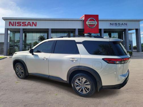 Brilliant Silver Metallic 2023 Nissan Pathfinder SV FWD