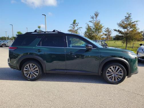 2023 Nissan Pathfinder SL FWD