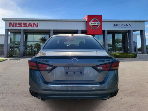 2022 Nissan Altima SR FWD