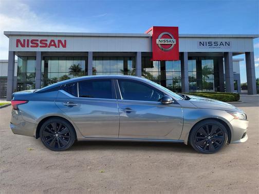 2022 Nissan Altima SR FWD