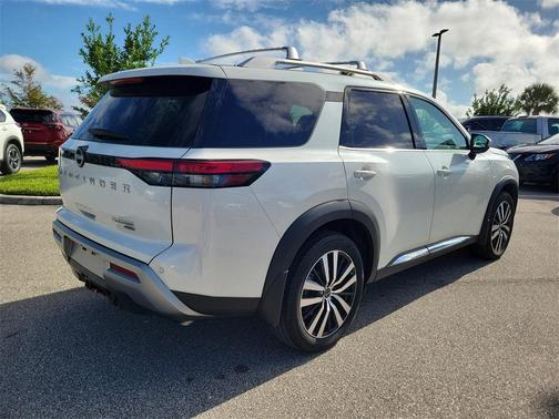 2024 Nissan Pathfinder Platinum 4WD