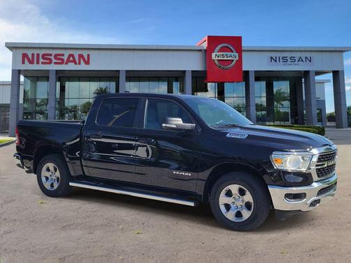 Diamond Black Crystal Pearlcoat 2022 RAM 1500 Big Horn/Lone Star