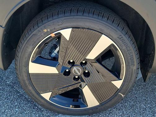 Super Black 2026 Nissan Kicks SR