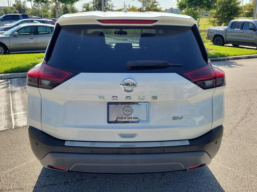 Pearl White Tricoat 2021 Nissan Rogue SV