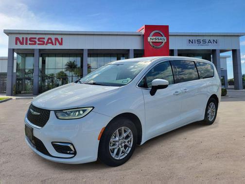 Bright White Clearcoat 2023 Chrysler Pacifica Touring L