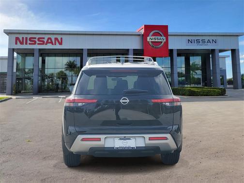 2024 Nissan Pathfinder SL FWD