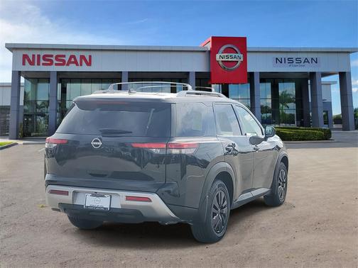 2024 Nissan Pathfinder SL FWD