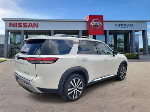 2024 Nissan Pathfinder Platinum FWD