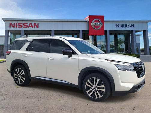 2024 Nissan Pathfinder Platinum FWD