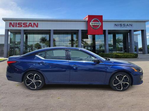 Deep Blue Pearl 2024 Nissan Altima SR FWD