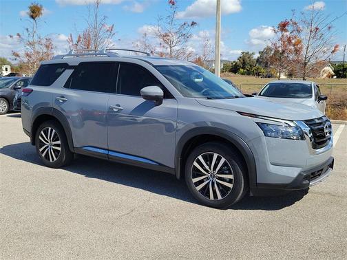 2025 Nissan Pathfinder Platinum FWD