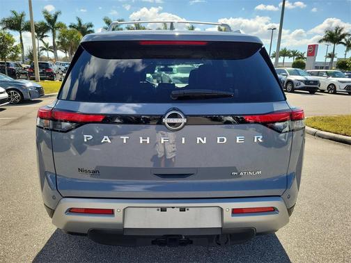 2025 Nissan Pathfinder Platinum FWD
