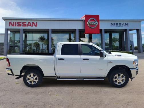 Bright White Clearcoat 2024 RAM 2500 Big Horn Crew Cab 4x4 6'4' Box