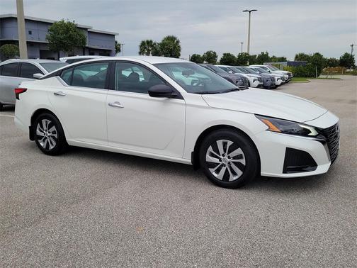 2025 Nissan Altima S FWD