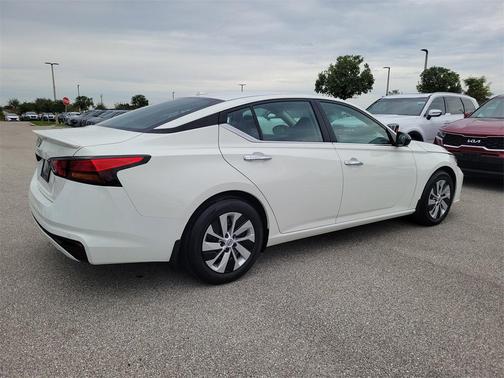 2025 Nissan Altima S FWD