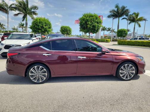 Garnet Pearl Metallic 2023 Nissan Altima 2.5 SL