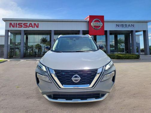 Boulder Gray Pearl/Super Black 2023 Nissan Rogue Platinum