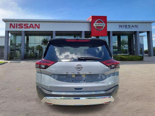 Boulder Gray Pearl/Super Black 2023 Nissan Rogue Platinum
