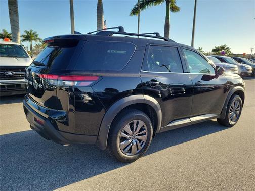 2023 Nissan Pathfinder SV FWD